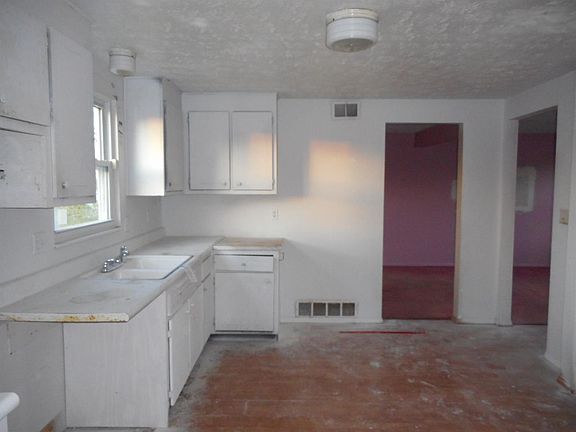 5th image of 1382 Karahill Dr