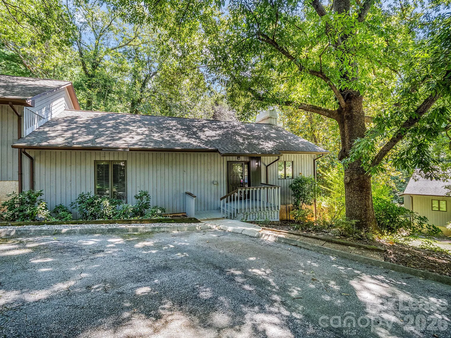 4 bed, 3.0 bath, 2630 sqft, $2,000 — Photo 3