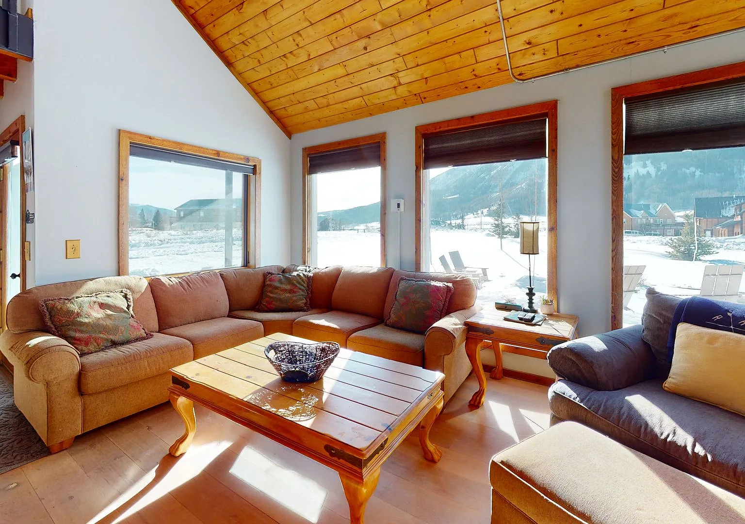 3 Bedroom Riverbend Home — Photo 2