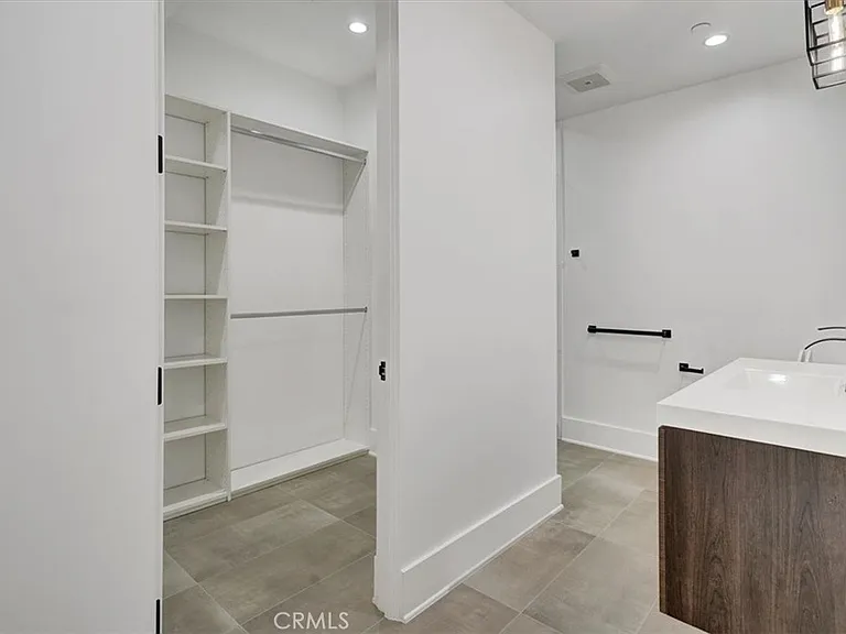 5520 Woodlake Ave — Photo 31