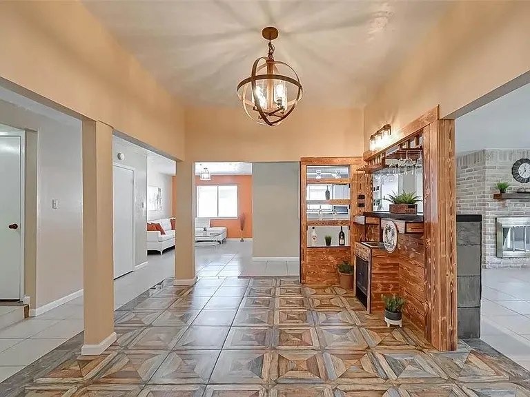 10431 Odessa Dr — Photo 8