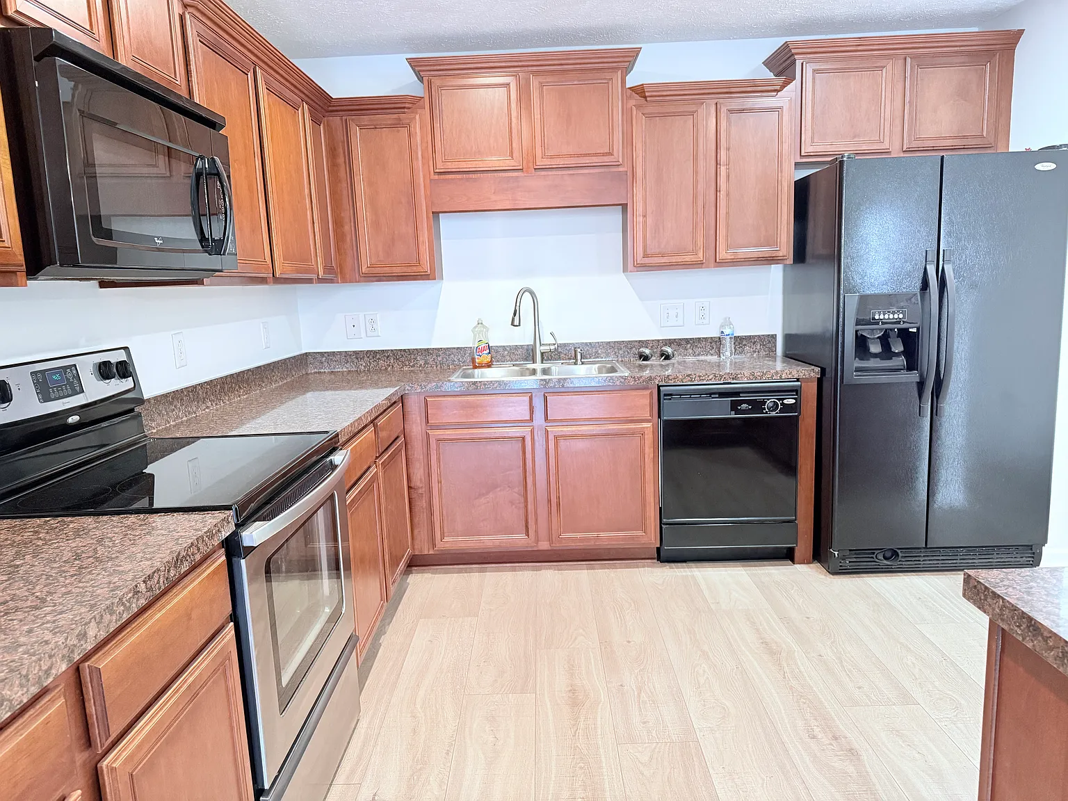 3 bed, 1620 sqft, $1,950 — Photo 4