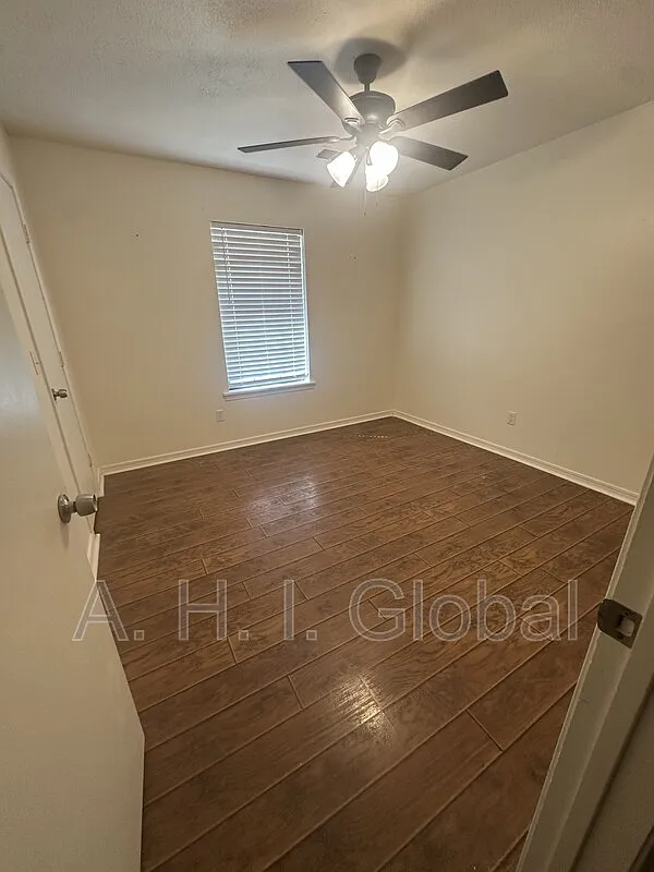 3 bed, 2.0 bath, 1818 sqft, $3,200 — Photo 4