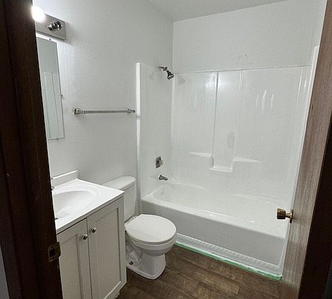 5th image of 4456 Carthage Dr #7