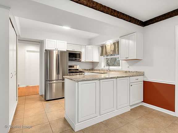 5th image of 553 Wilshire Ave