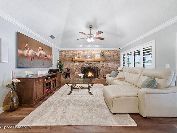 5th image of 560 Sawgrass Cir