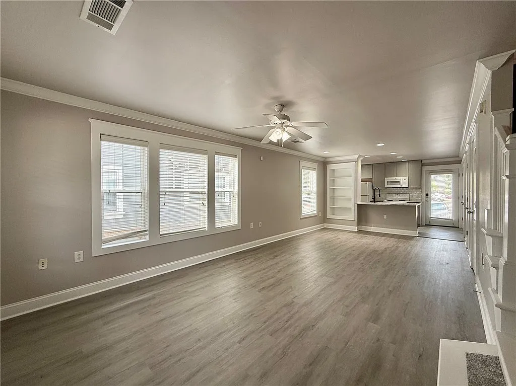 2 bed, 2.5 bath, 1052 sqft, $1,600 — Photo 2