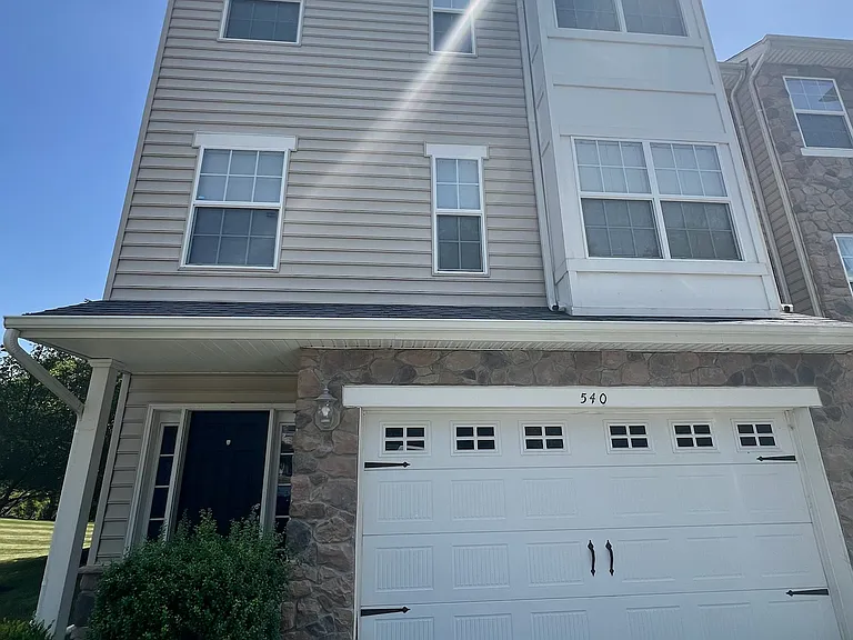 540 Van Dyke Cir — Photo 1