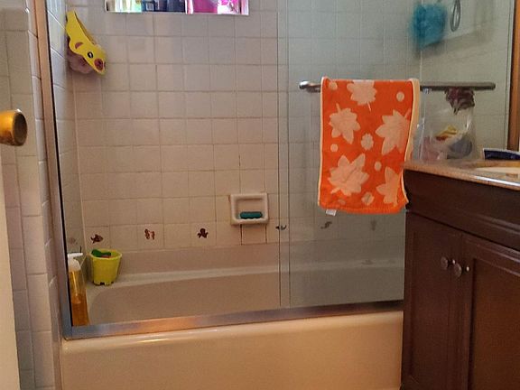 1C32EAD7-9EE1-4058-A633-555B38A0A44D