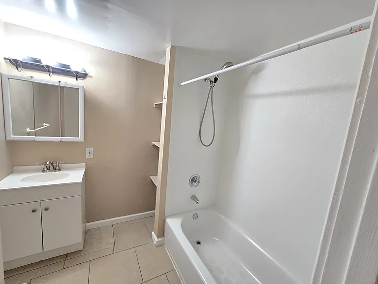 1007 N Scovel St — Photo 10