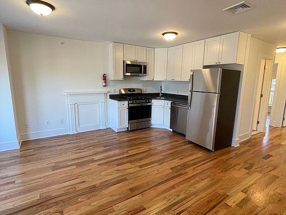 2nd image of 136 S Clark St Floor 3