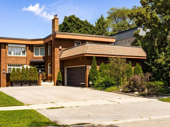 92 Prue Ave, Toronto, ON M6B 1R5