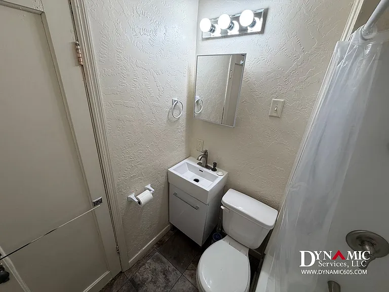 215 S Duluth Ave — Photo 20