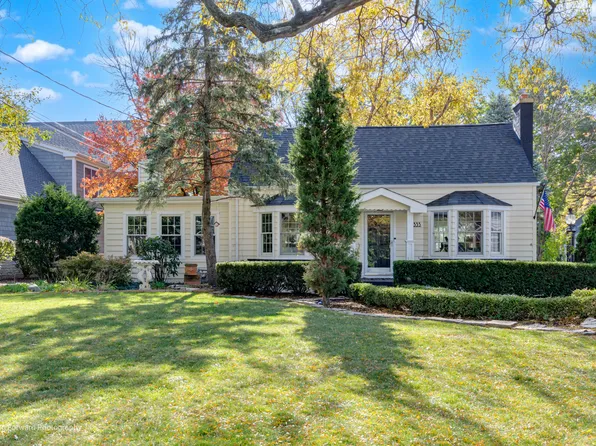 11333 Hiawatha Ln, Indian Head Park, IL 60525