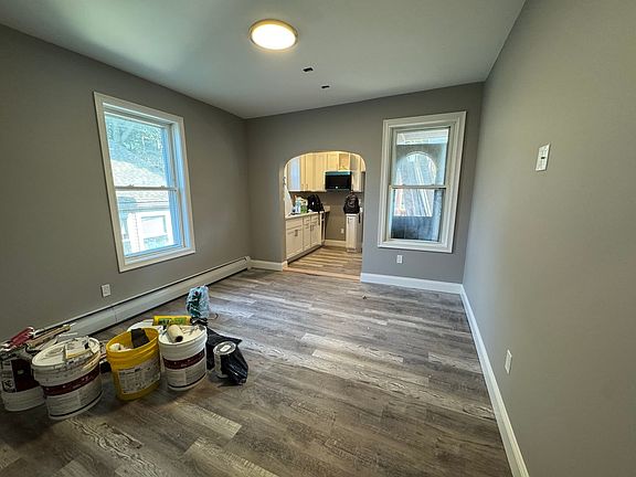 5th image of 882 Winthrop Ave APT 2L