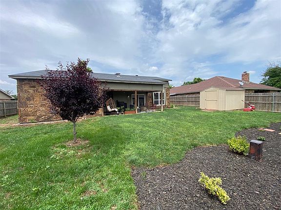 4th image of 10416 Leicester Dr