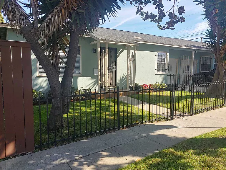 3804 Minerva Ave — Photo 3