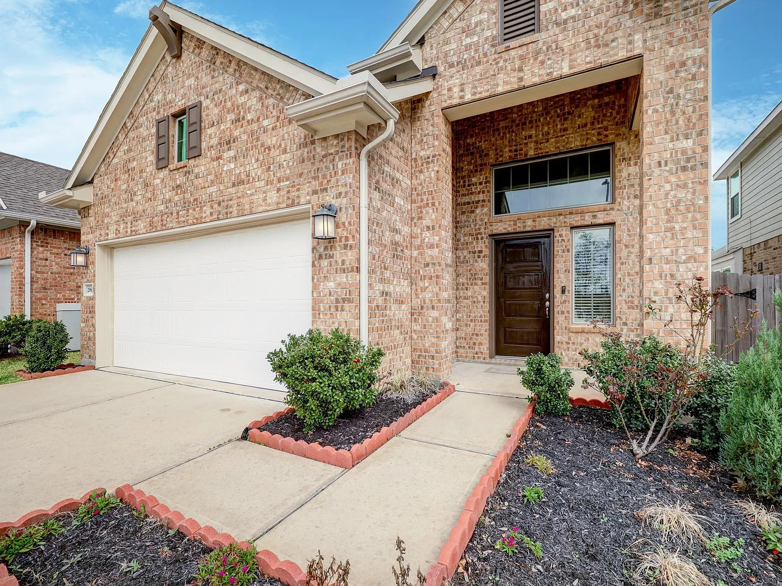 4 bed, 2.5 bath, 2678 sqft, $2,700 — Photo 2