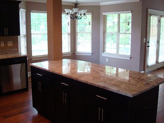 3rd image of 1113 Woodberry Trl