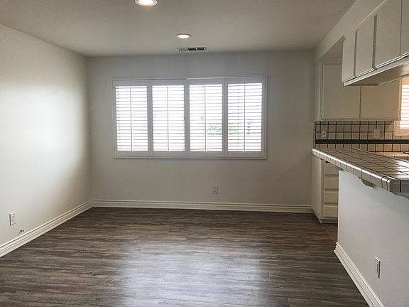 3rd image of 952 W 18th St #3