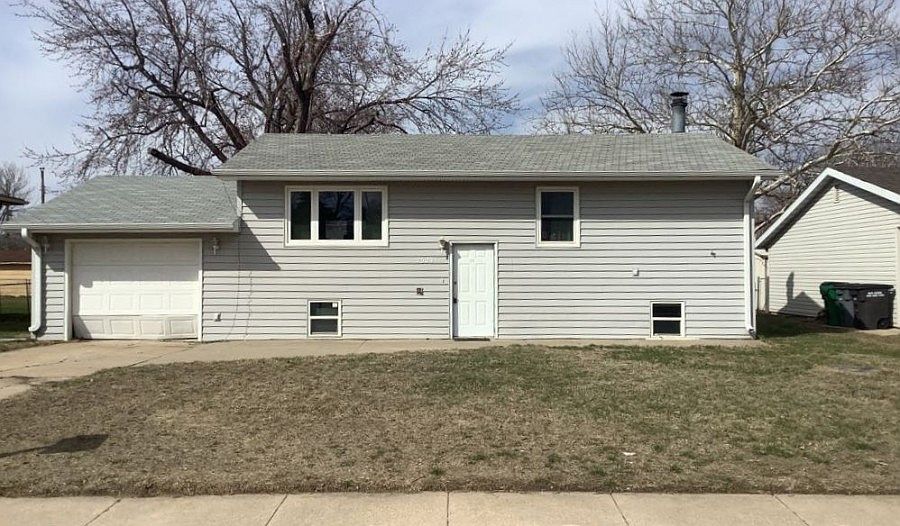 2524 W 4th St, Grand Island, NE 68803 Zillow