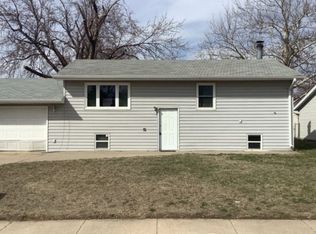 2524 W 4th St, Grand Island, NE 68803