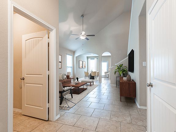 3rd image of 6423 Candleoak Cir