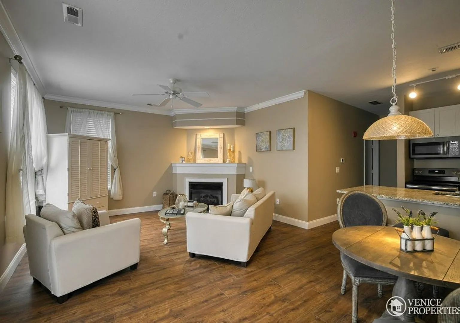 One Bedroom With Garage near Grandview — Photo 1