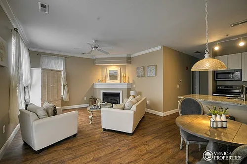 One Bedroom With Garage near Grandview Photo 1