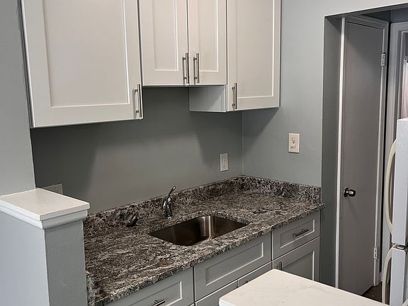 3rd image of 512 W Marshall St
