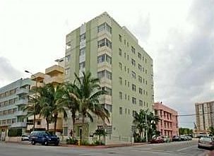 4th image of 4130 Collins Ave #401
