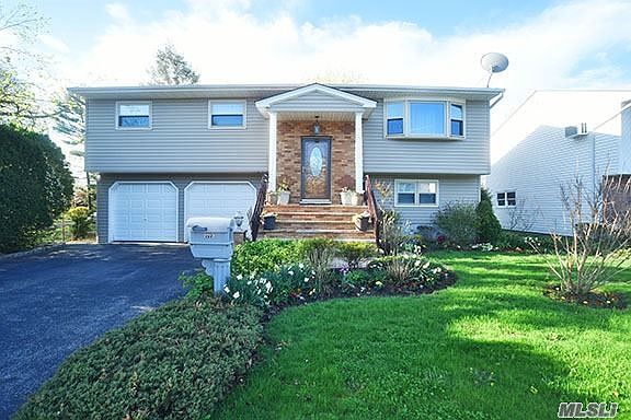 1st image of 2772 Woods Ave