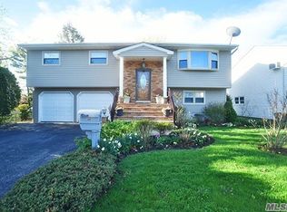 2772 Woods Ave, East Meadow, NY 11554