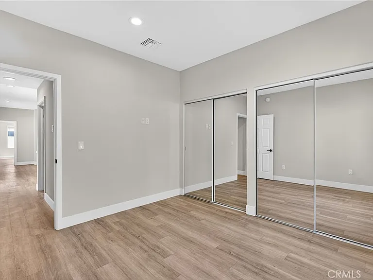 8414 Burnet Ave — Photo 14