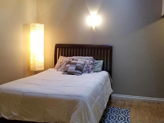 4th image of 220 S Washington Sq APT 4
