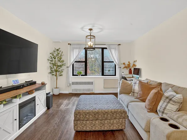 6495 Broadway image 12 of 32