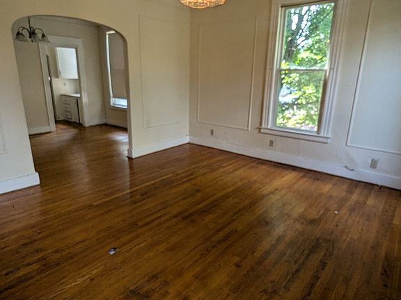 2nd image of 1260 Whalley Ave #1