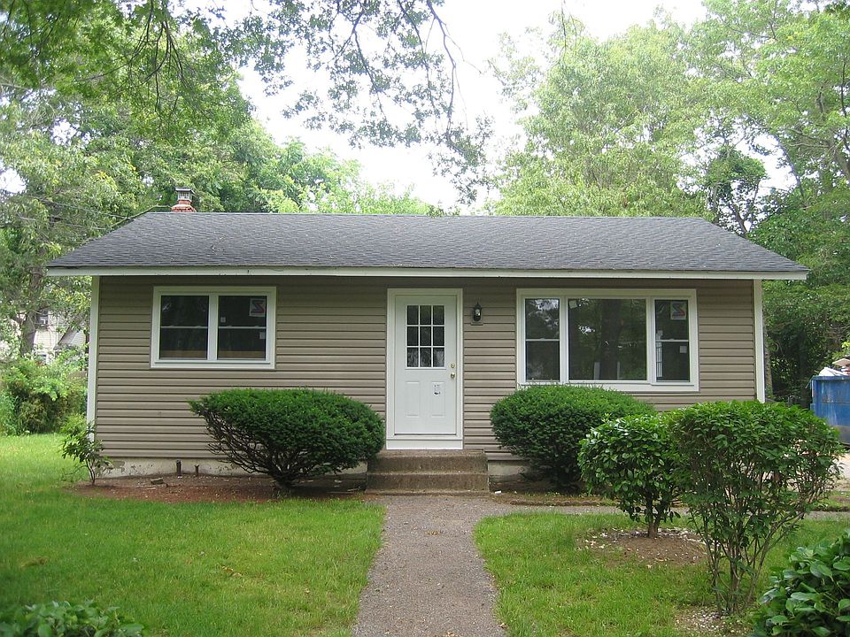 32 Grove, Riverhead