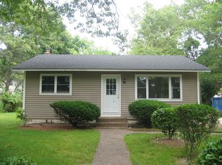 32 Grove St, Riverhead, NY 11901