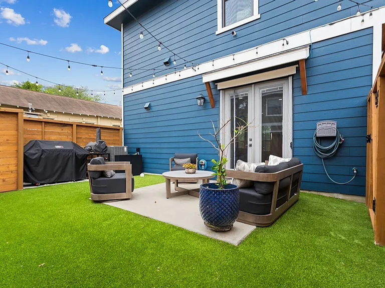 918 N Olive St — Photo 22