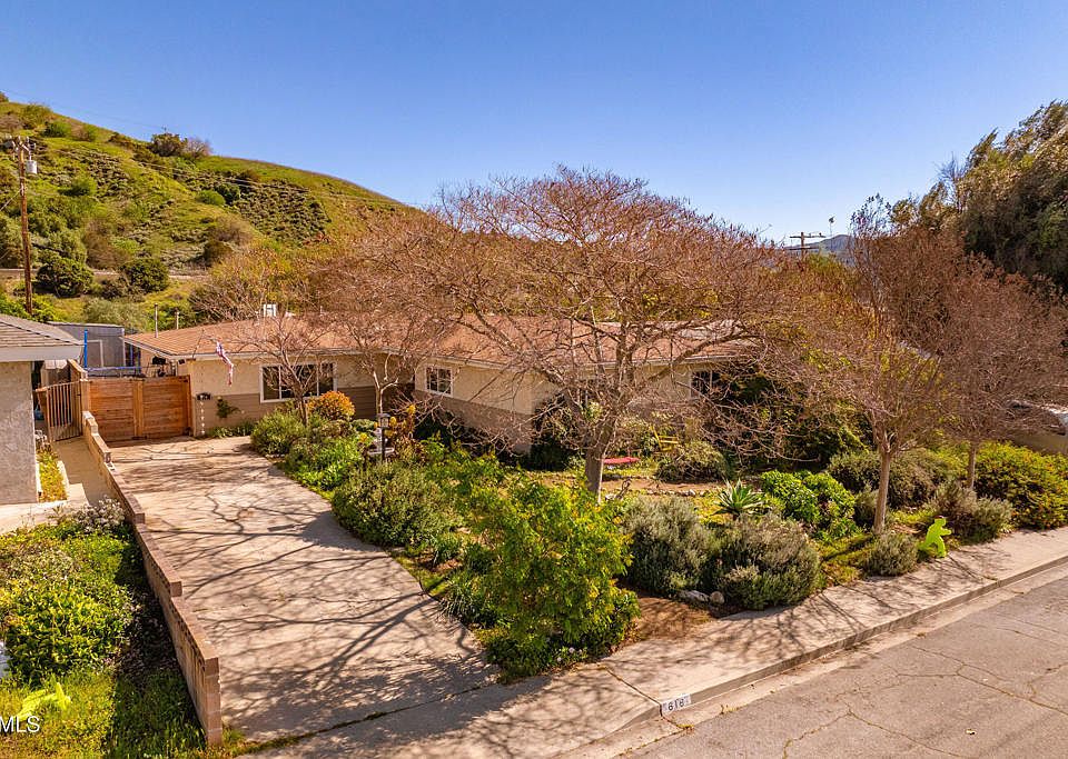 1st image of 616 Island View St