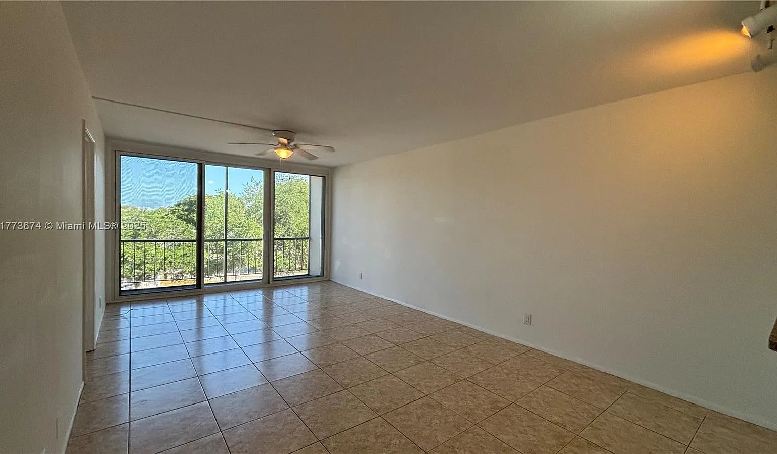 2 bed, 1050 sqft, $2,000 — Photo 4