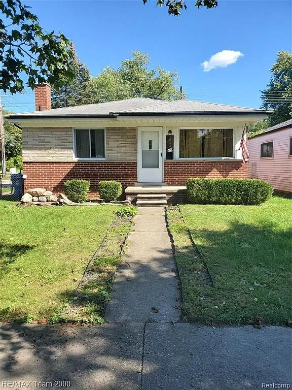 3 bed, 1.5 bath, 1950 sqft, $2,000 — Photo 2