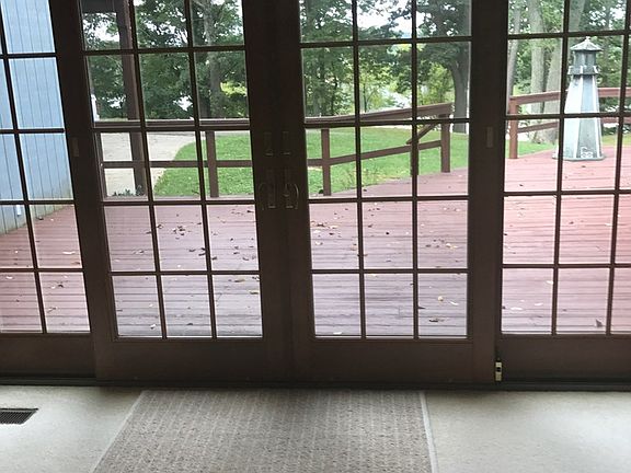5th image of 415 Lakeshore Dr