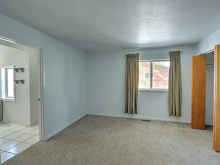 646 Main St — Photo 18