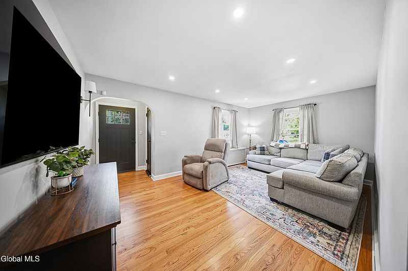 4th image of 219 Consaul Road