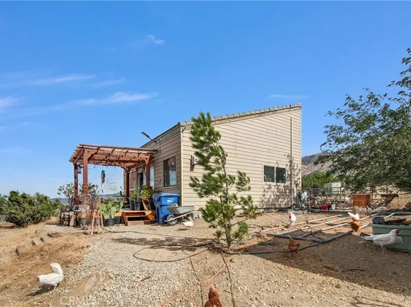 10392 Cima Mesa Rd, Juniper Hills, CA 93543