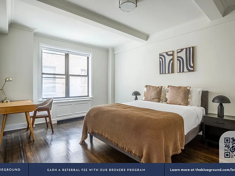 210 W 70th St #415 — Photo 8