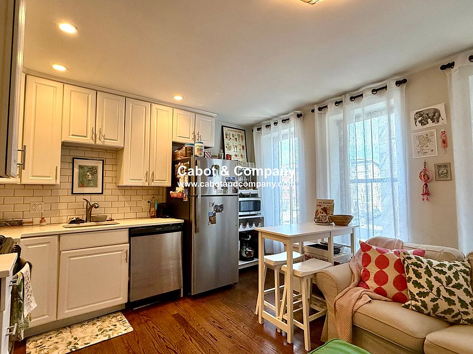 1st image of 18 Stillman St APT 3