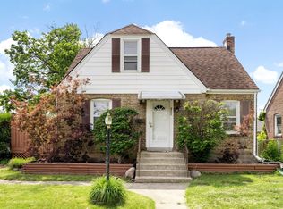 932 S Chatham Ave, Elmhurst, IL